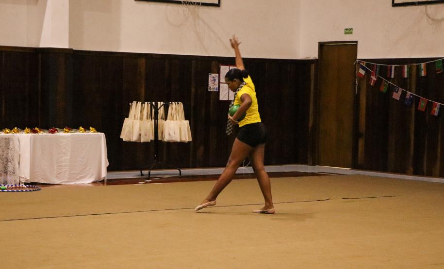 Ginastas do CEP na apresentação do Ginástica de Gala