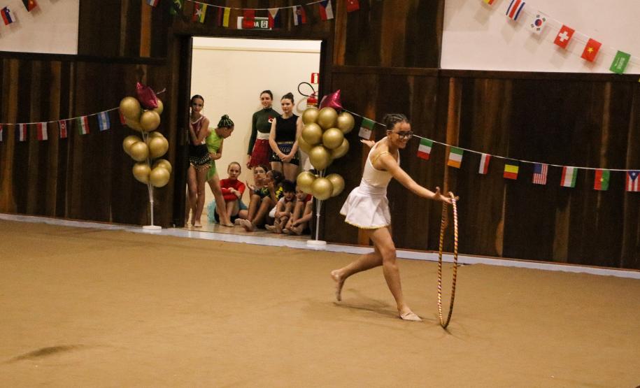 Ginastas do CEP na apresentação do Ginástica de Gala