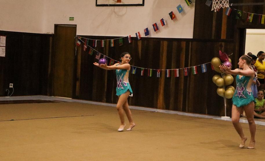Ginastas do CEP na apresentação do Ginástica de Gala