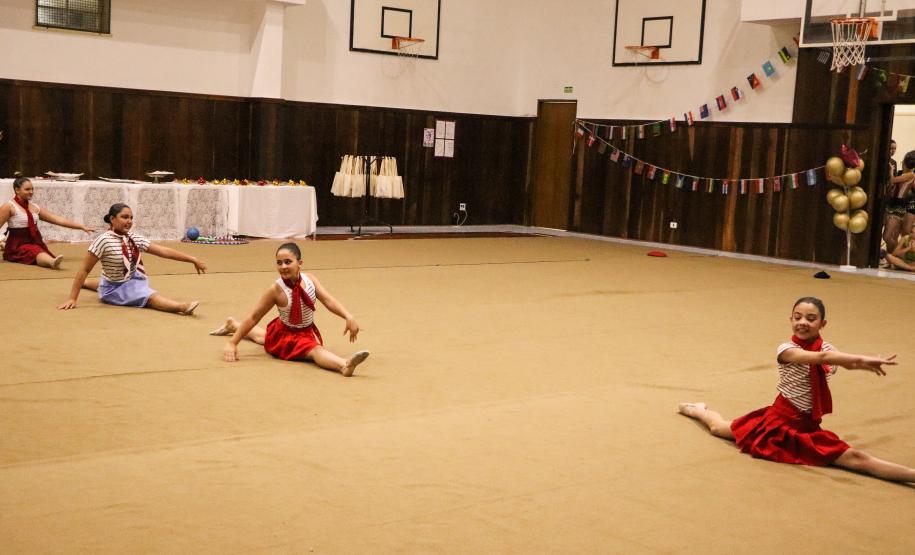 Ginastas do CEP na apresentação do Ginástica de Gala