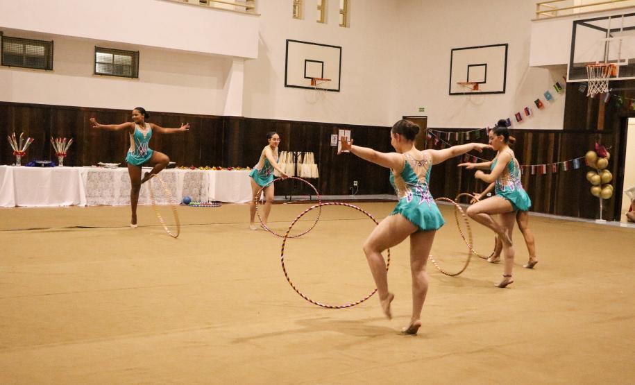 Ginastas do CEP na apresentação do Ginástica de Gala