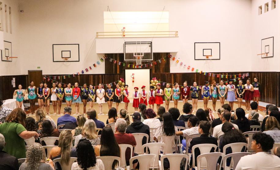 Ginastas do CEP na apresentação do Ginástica de Gala