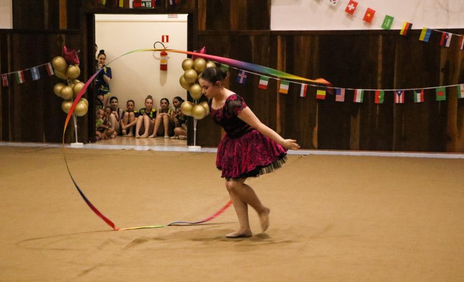 Ginastas do CEP na apresentação do Ginástica de Gala