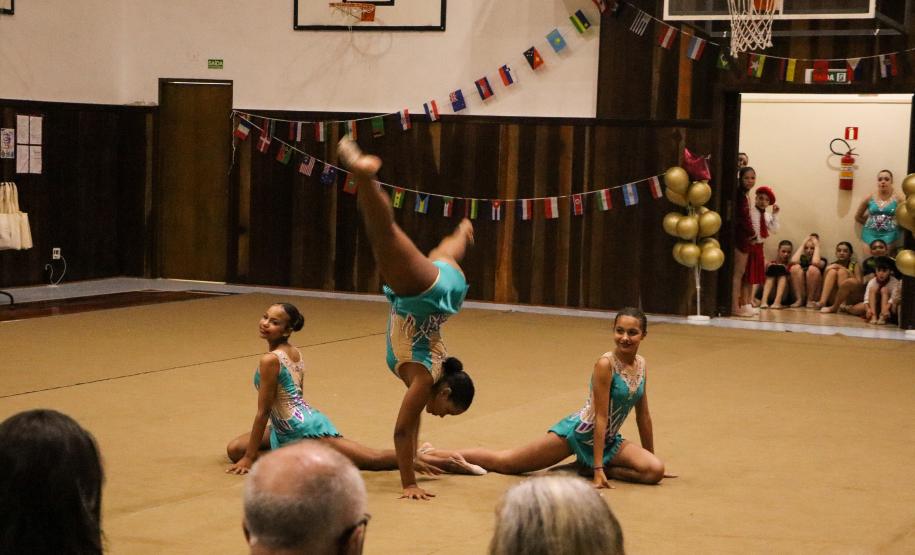 Ginastas do CEP na apresentação do Ginástica de Gala