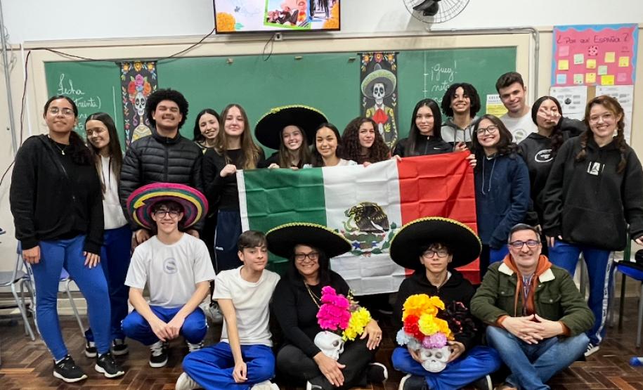 Aunos e alunas monitores