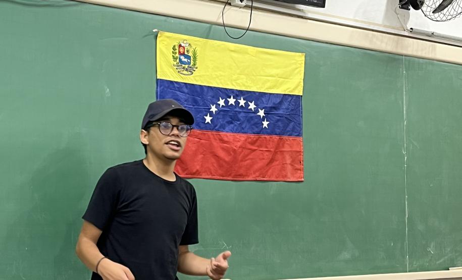 Aunos e alunas monitores