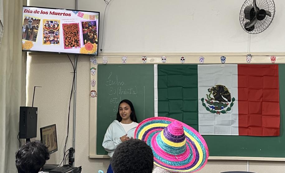 Aunos e alunas monitores