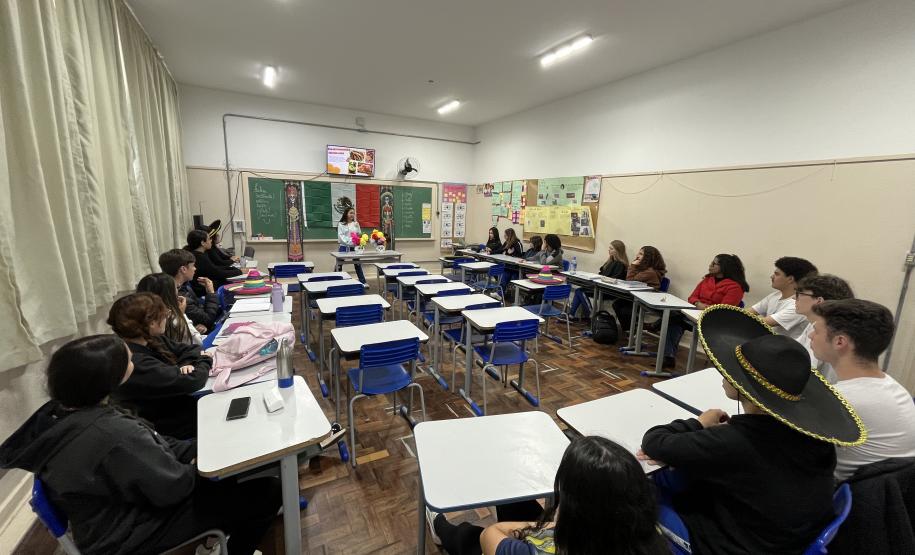 Aunos e alunas monitores