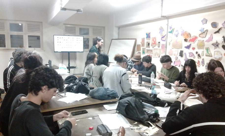 Estudantes de Áudio e Vídeo em oficinas de animação e de roteiro