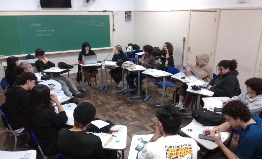 Estudantes de Áudio e Vídeo em oficinas de animação e de roteiro