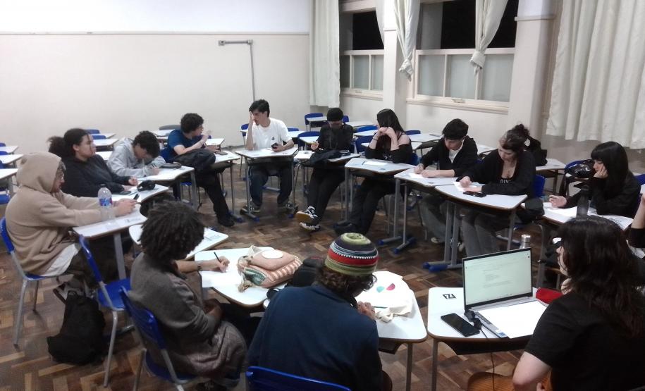 Estudantes de Áudio e Vídeo em oficinas de animação e de roteiro