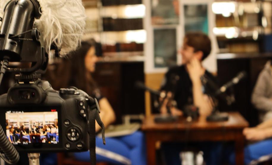 Estudantes realizam podcast