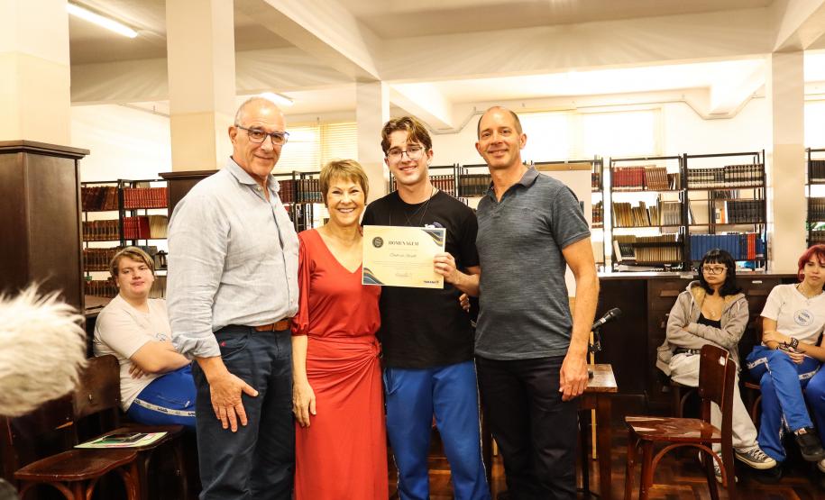 Estudantes realizam podcast