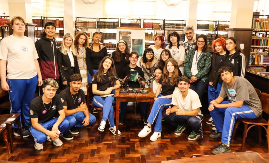 Estudantes realizam podcast