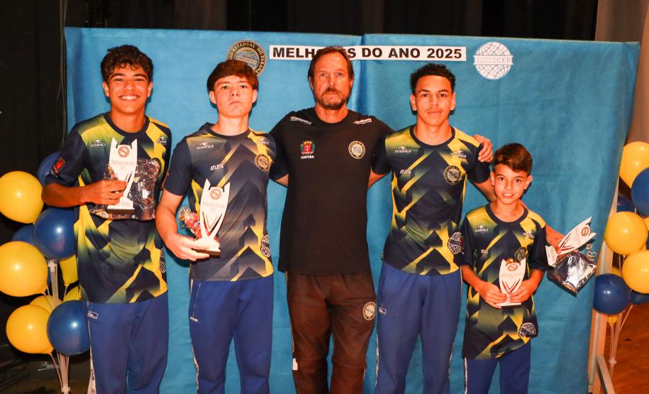 Estudantes atletas do CEP recebem homenagem