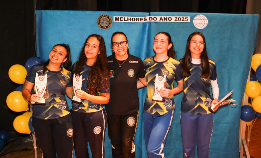 Estudantes atletas do CEP recebem homenagem
