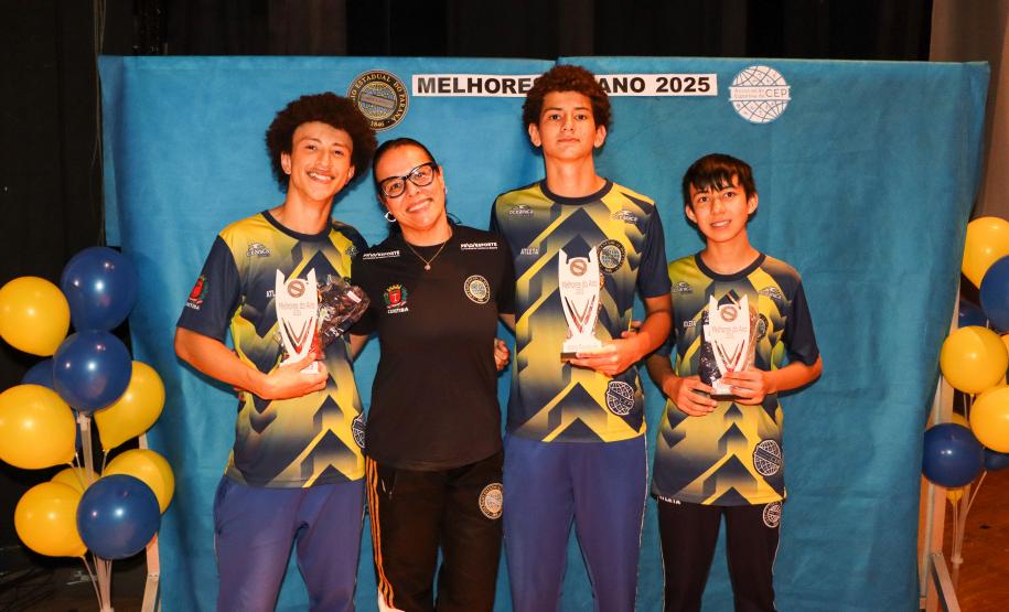 Estudantes atletas do CEP recebem homenagem