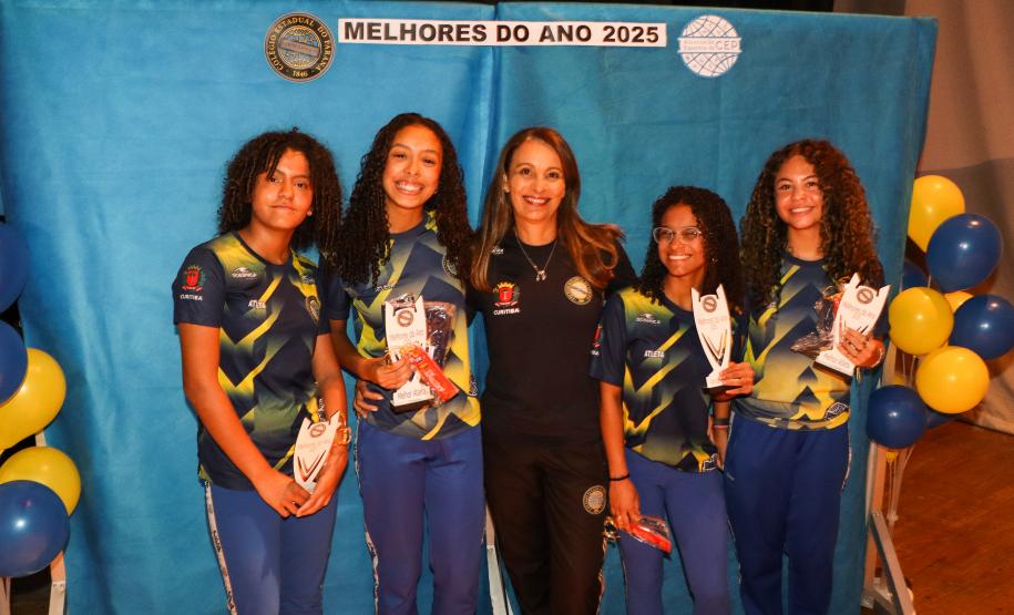 Estudantes atletas do CEP recebem homenagem