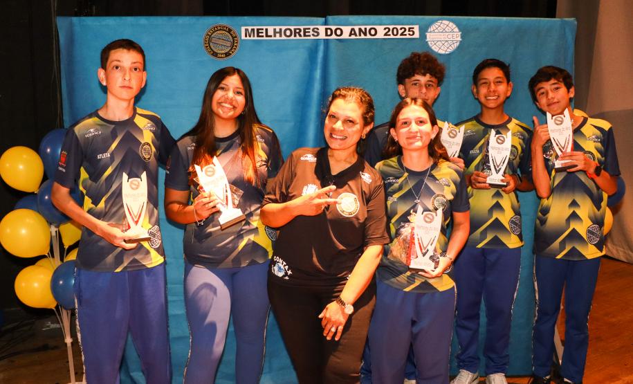 Estudantes atletas do CEP recebem homenagem