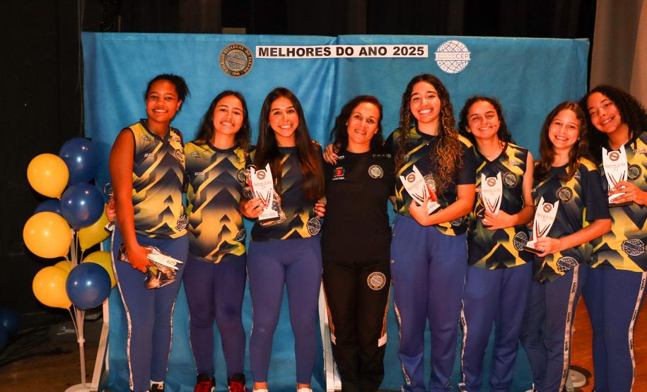 Estudantes atletas do CEP recebem homenagem