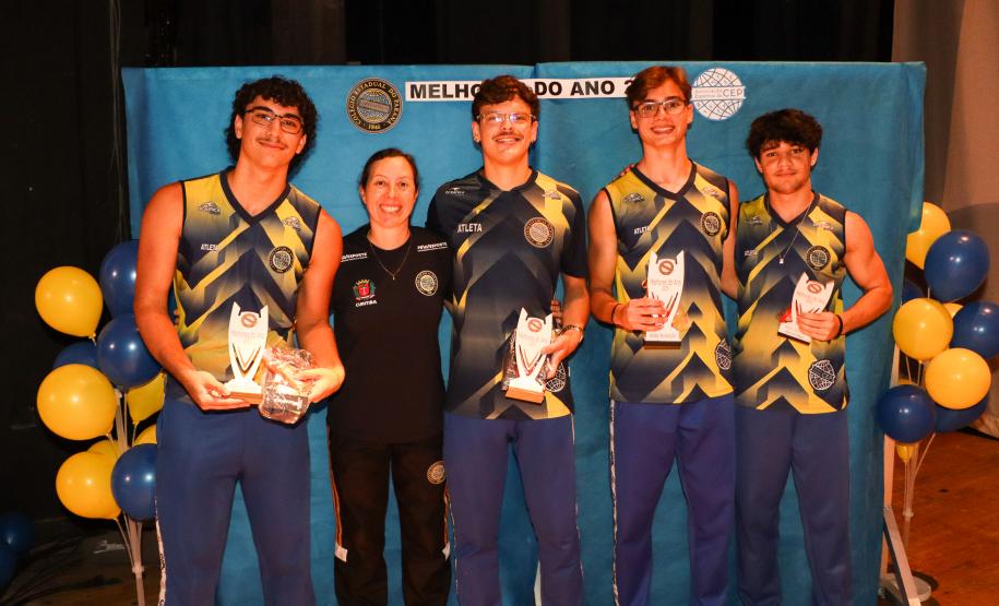 Estudantes atletas do CEP recebem homenagem