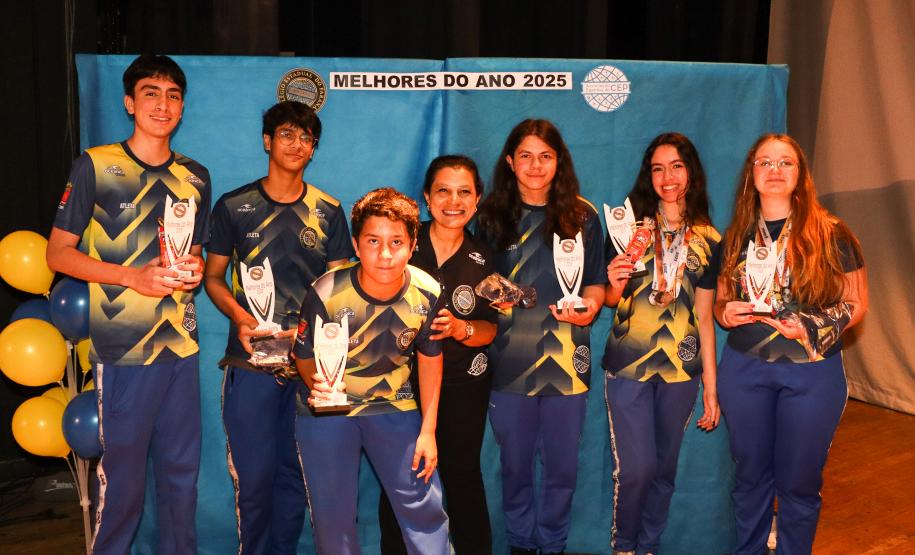 Estudantes atletas do CEP recebem homenagem
