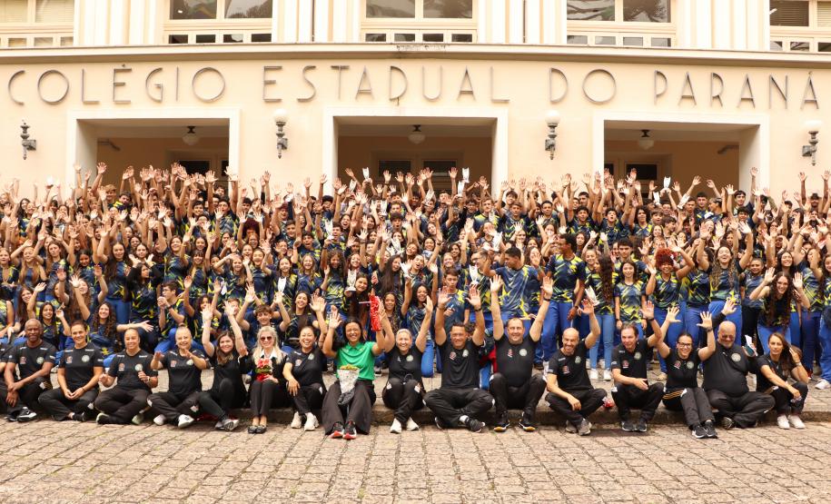 Estudantes atletas do CEP recebem homenagem