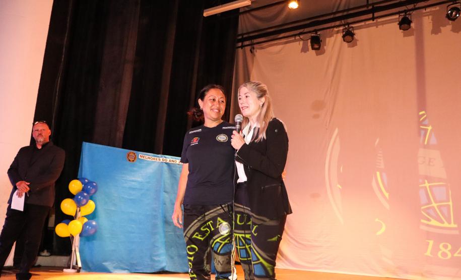 Estudantes atletas do CEP recebem homenagem