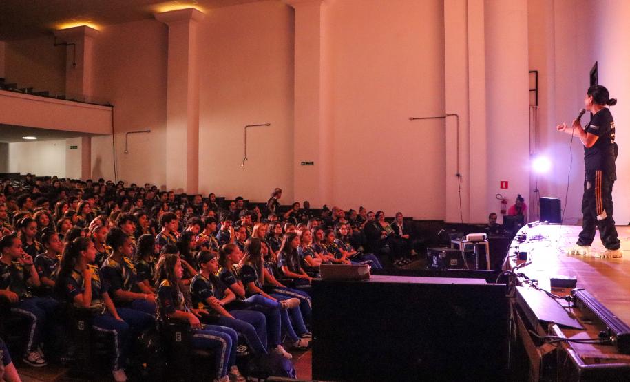 Estudantes atletas do CEP recebem homenagem