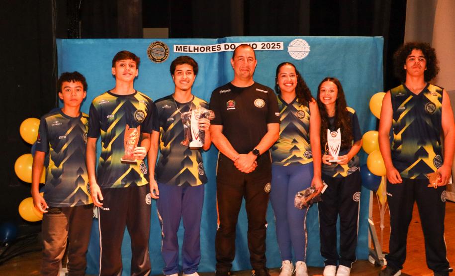 Estudantes atletas do CEP recebem homenagem