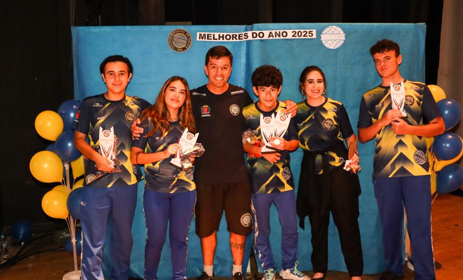 Estudantes atletas do CEP recebem homenagem