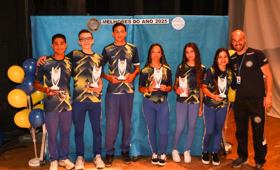 Estudantes atletas do CEP recebem homenagem