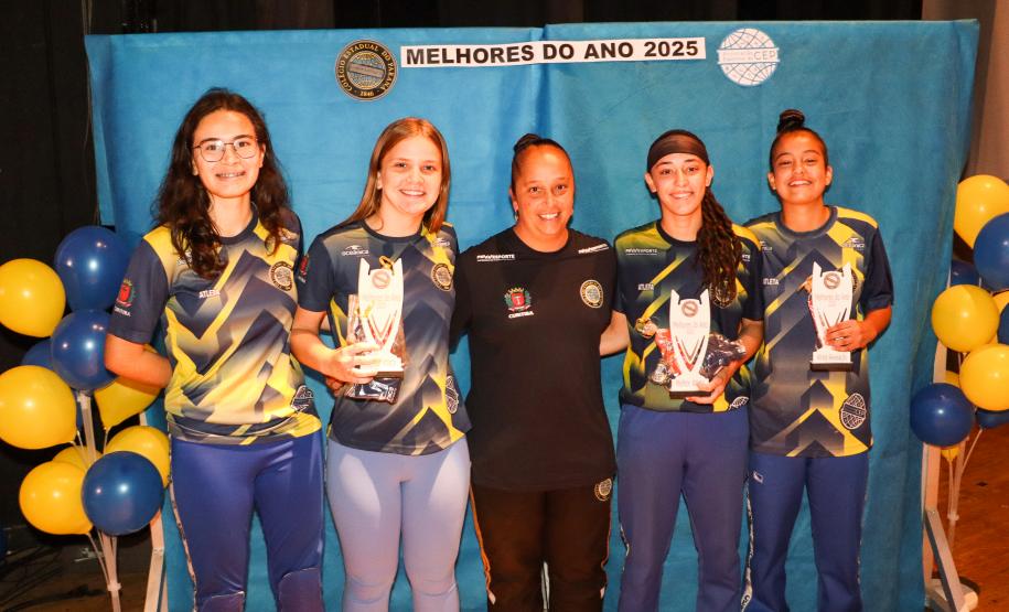 Estudantes atletas do CEP recebem homenagem