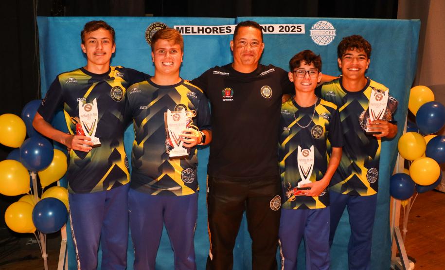 Estudantes atletas do CEP recebem homenagem