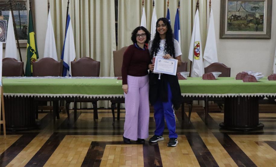 Entrega dos livros do Sedução Poética 2025