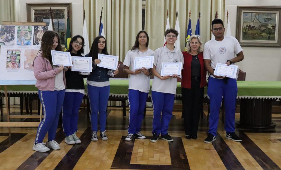 Entrega dos livros do Sedução Poética 2025