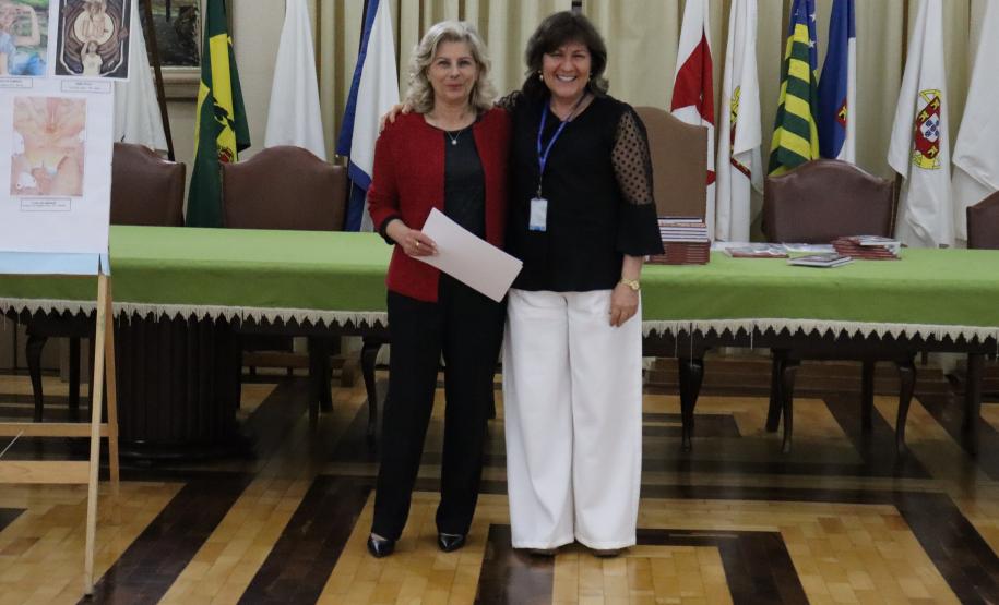 Entrega dos livros do Sedução Poética 2025