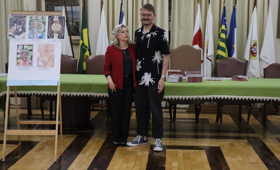 Entrega dos livros do Sedução Poética 2025