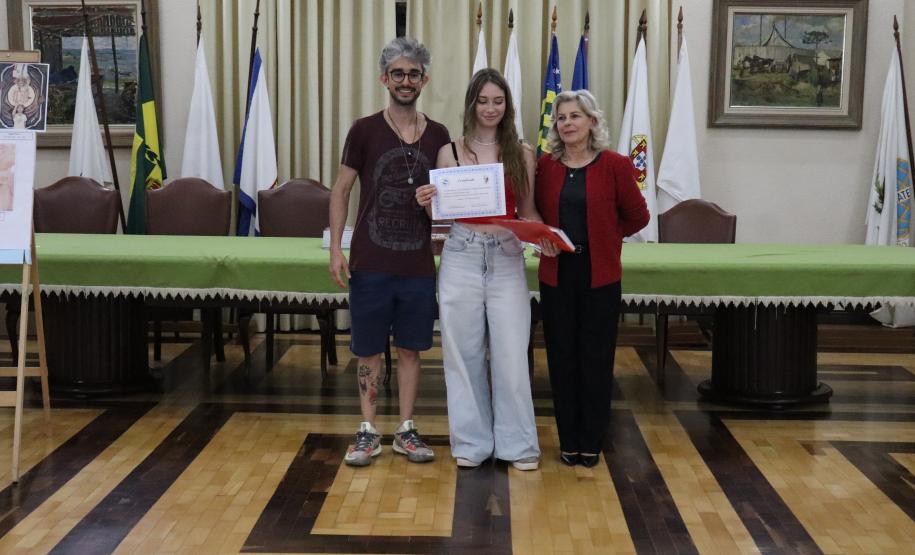 Entrega dos livros do Sedução Poética 2025