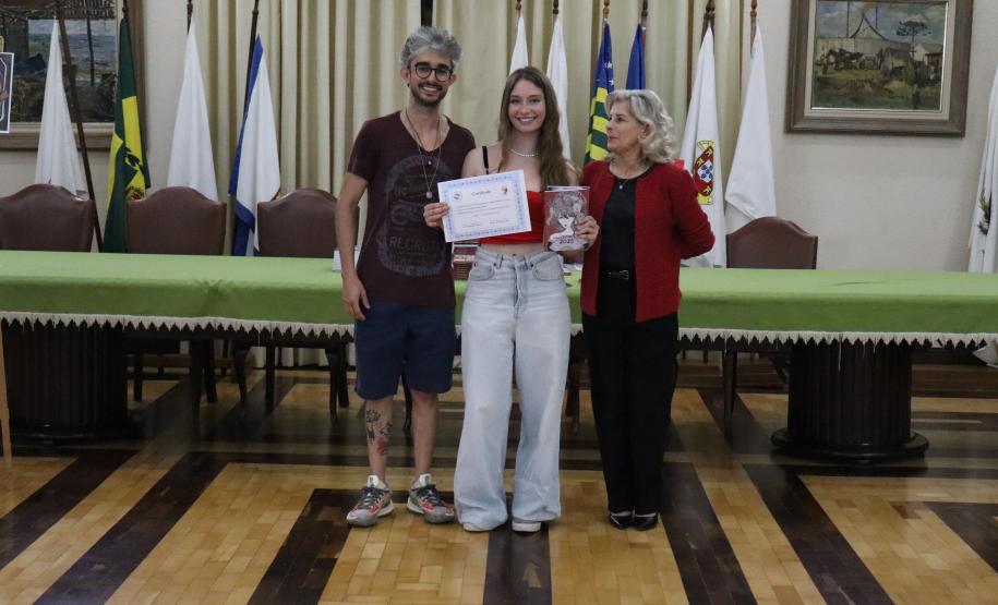 Entrega dos livros do Sedução Poética 2025