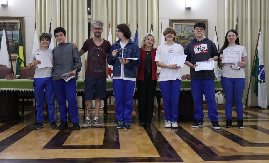 Entrega dos livros do Sedução Poética 2025