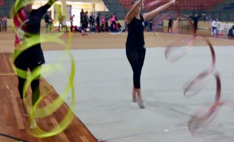 atletas 2 De 17 a 19 de maio, algumas atletas da Ginástica Rítmica do Colégio Estadual do Paraná (CEP) participaram de um curso de nível internacional, ministrado pela treinadora Ivanka Vidolova, da Bulgária, no Ginásio de Esporte e Lazer Max Rosenmann, em São José dos Pinhais na Região Metropolitana de Curitiba.