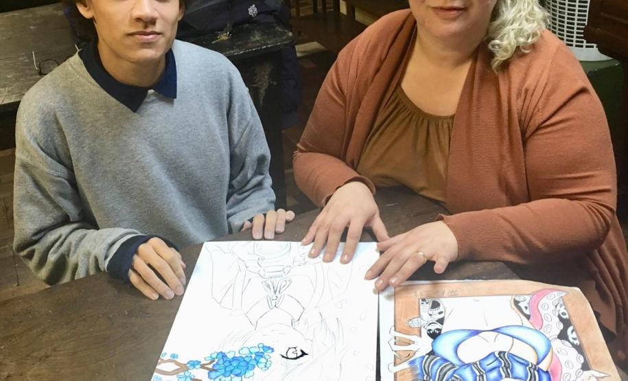 Com um sorriso largo e a passagem aérea na mão, o estudante Leonardo Almeida, 21 anos, está prestes a realizar um dos sonhos de sua vida: conhecer o Japão. Em agosto, ele viaja para a Terra do Sol Nascente, onde vai estudar língua e cultura pela Universidade de Estudos Estrangeiros de Tóquio.