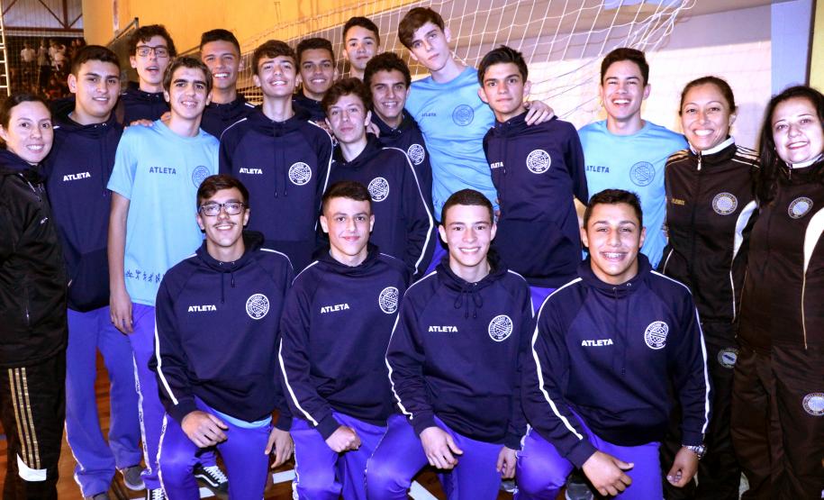 Os estudantes e os professores de Educação Física do Colégio Estadual do Paraná (CEP) participaram, na terça-feira (21), da cerimônia de abertura dos Jogos Escolares de Curitiba, realizada no Centro Esportivo da Praça Oswaldo Cruz, no Centro da capital.