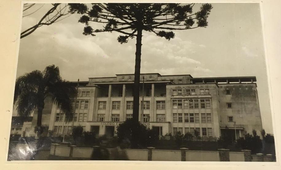 acervo 1 Os estudantes de restauração estão montando um livro que vai resgatar a história da Escolinha de Arte do Colégio Estadual do Paraná (CEP), fundada em e de junho de 1957.