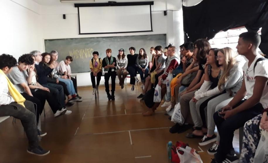 Os estudantes do curso de Teatro do Colégio Estadual do Paraná (CEP) apareceram para todo Brasil durante o programa “Altas Horas”, exibido pelo canal da Rede Globo de Televisão.