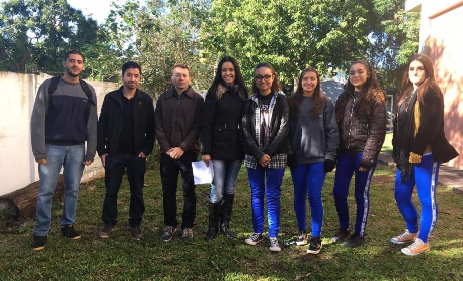 Nesta Semana do Meio Ambiente, um grupo de estudantes se reuniu, nesta terça-feira (2), com técnicos do Departamento Nacional de Infraestrutura Terrestre (DENIT), para avaliar o espaço onde será construída uma horta estudantil no Colégio Estadual Amâncio Moro (CEP-Amâncio), no Jardim Social.