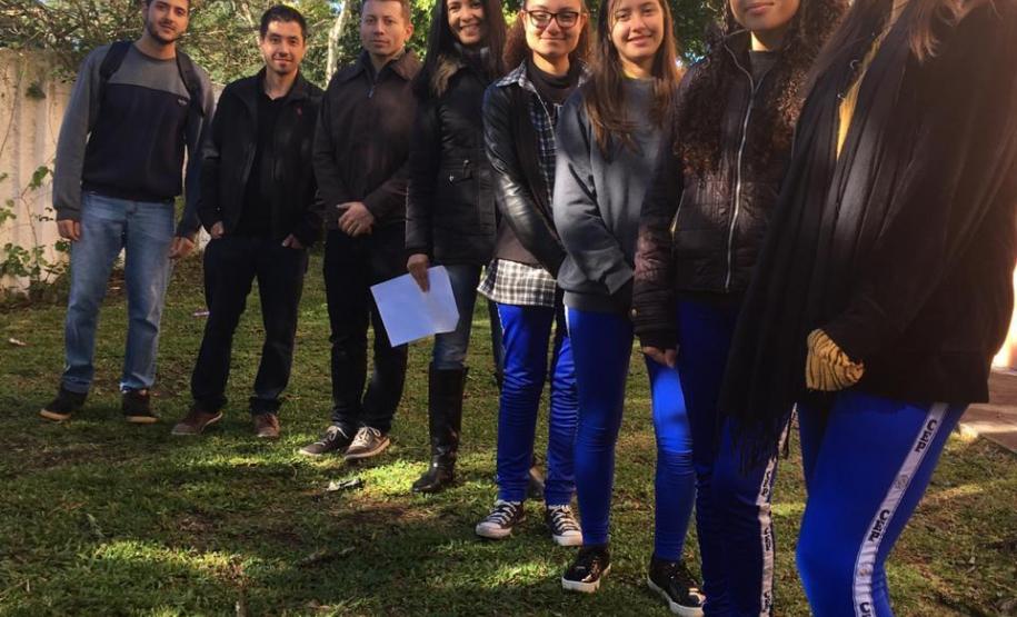 Nesta Semana do Meio Ambiente, um grupo de estudantes se reuniu, nesta terça-feira (2), com técnicos do Departamento Nacional de Infraestrutura Terrestre (DENIT), para avaliar o espaço onde será construída uma horta estudantil no Colégio Estadual Amâncio Moro (CEP-Amâncio), no Jardim Social.