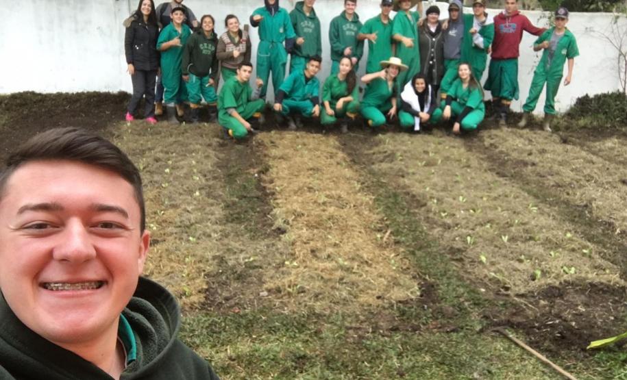 Além da horta no CEP-Tiradentes, as atividades também acontecem no CEP-Amâncio, onde os canteiros acabaram de ser construídos e já estão prontos para receber as mudas que serão plantadas pelos estudantes envolvidos neste projeto ambiental.