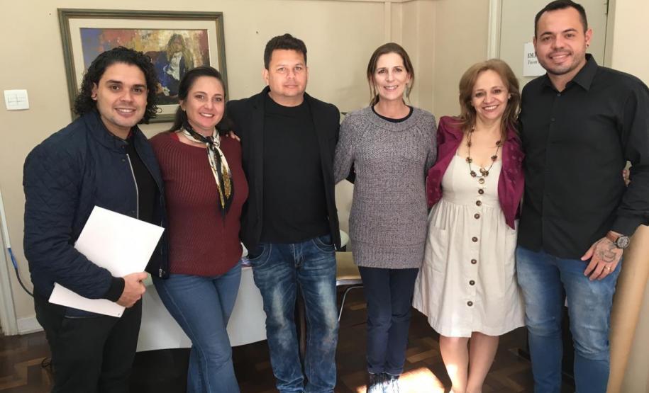 Mec 1 Participaram da visita Marcelo Pedra, que representa a Educação Básica no MEC; Goretti e Taynan Bussolo, da ONG Todas as Marias; e Kelly Lotz, assessora e produtora educacional.
